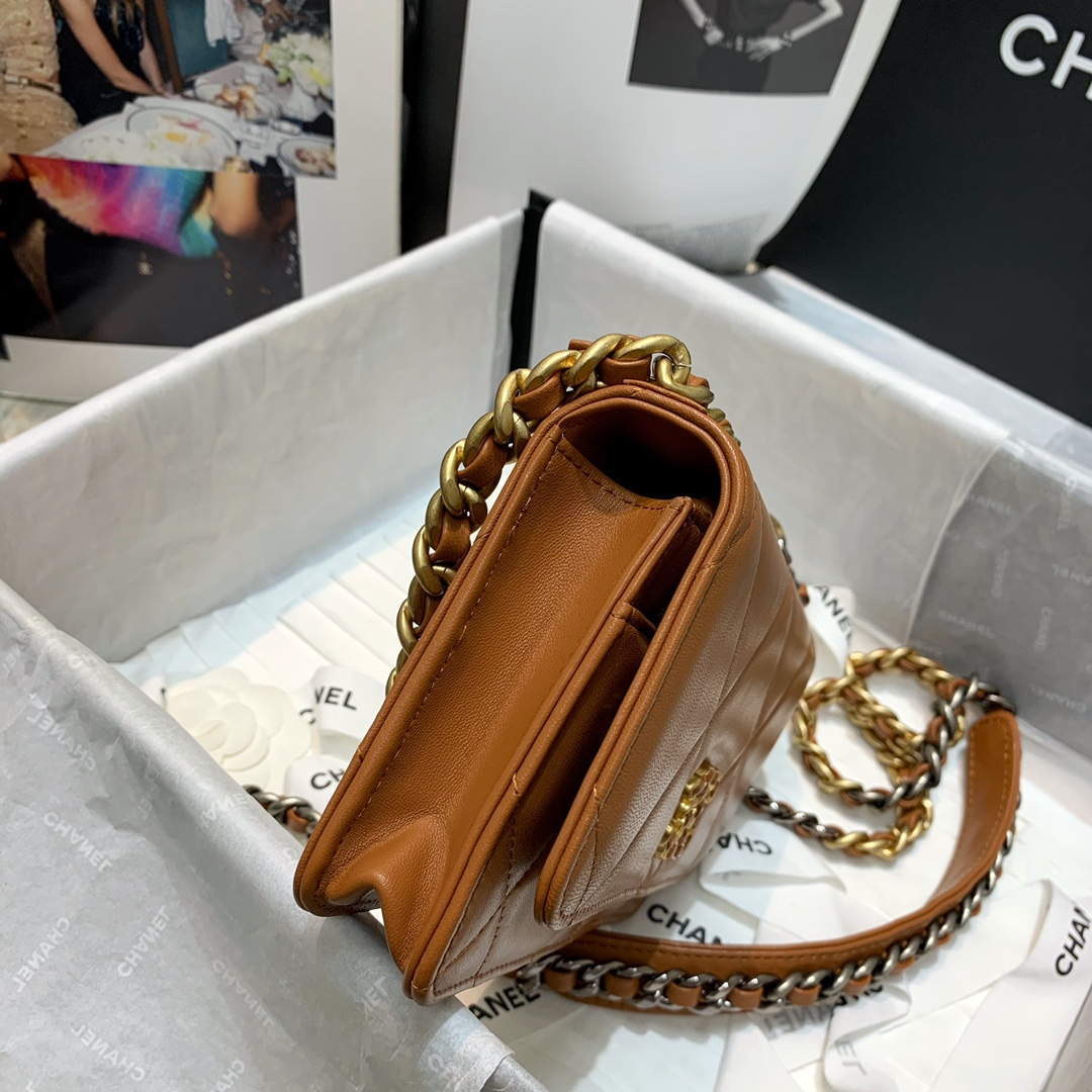Chanel A86092 WOC 19 Chain Wallet Bag Lambskin Brown | chanel a86092 woc chain wallet bag lambskin 042