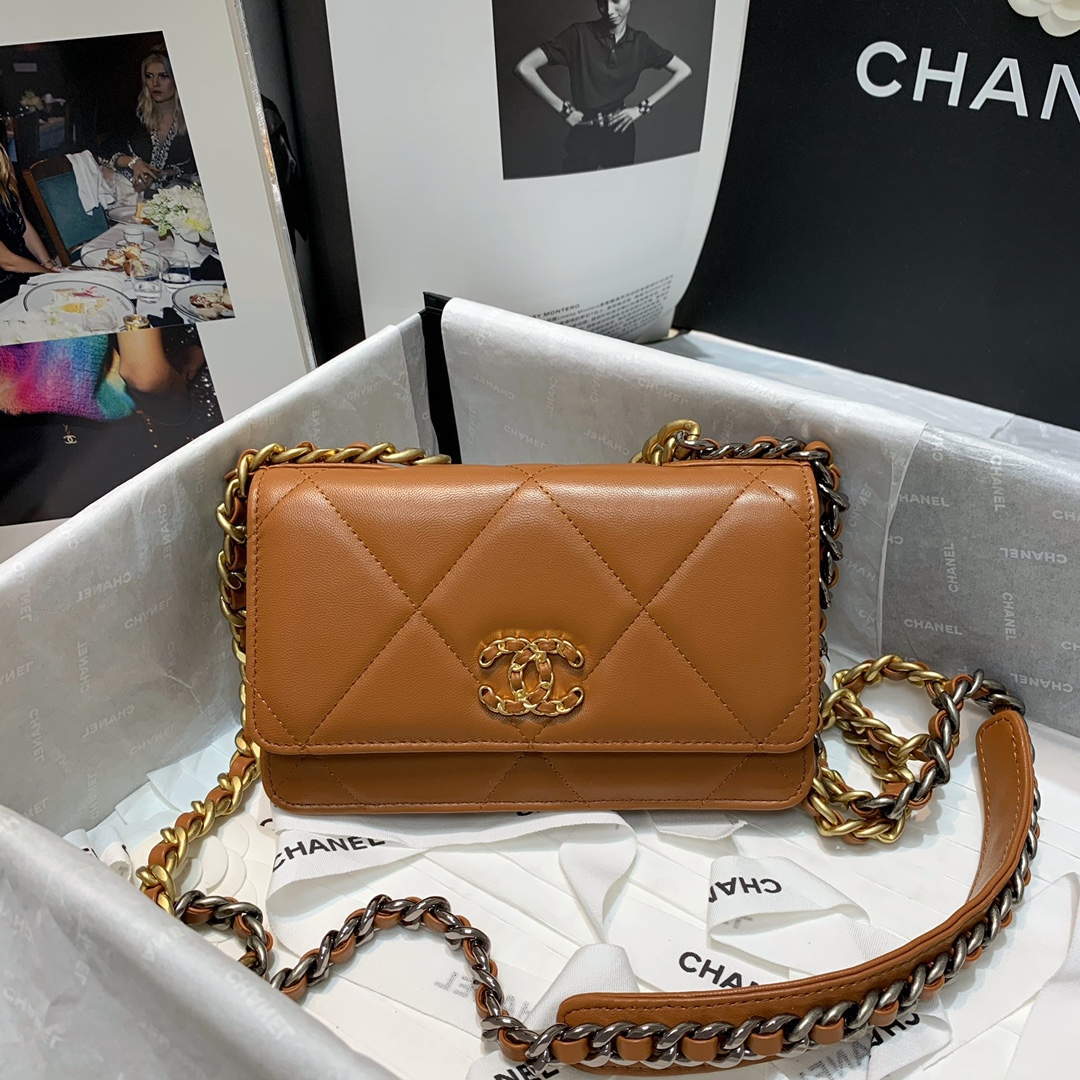 Chanel A86092 WOC 19 Chain Wallet Bag Lambskin Brown | chanel a86092 woc chain wallet bag lambskin 043