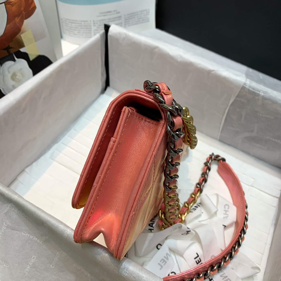 Chanel A86092 WOC 19 Chain Wallet Bag Lambskin Pink | chanel a86092 woc chain wallet bag lambskin 050