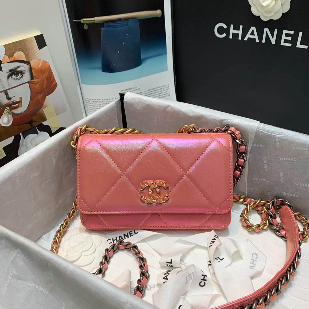 Chanel A86092 WOC 19 Chain Wallet Bag Lambskin Pink | chanel a86092 woc chain wallet bag lambskin 052