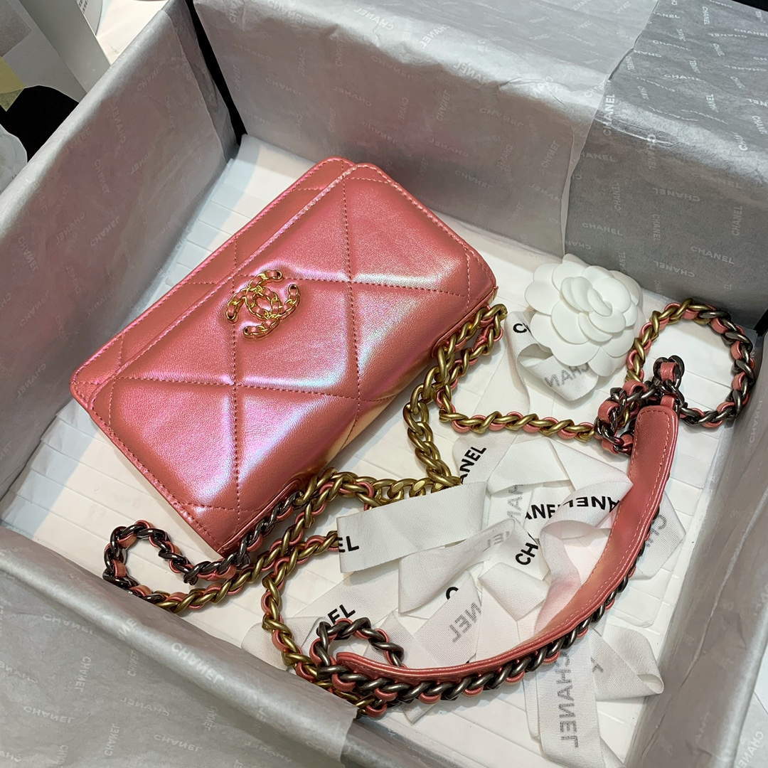 Chanel A86092 WOC 19 Chain Wallet Bag Lambskin Pink | chanel a86092 woc chain wallet bag lambskin 054