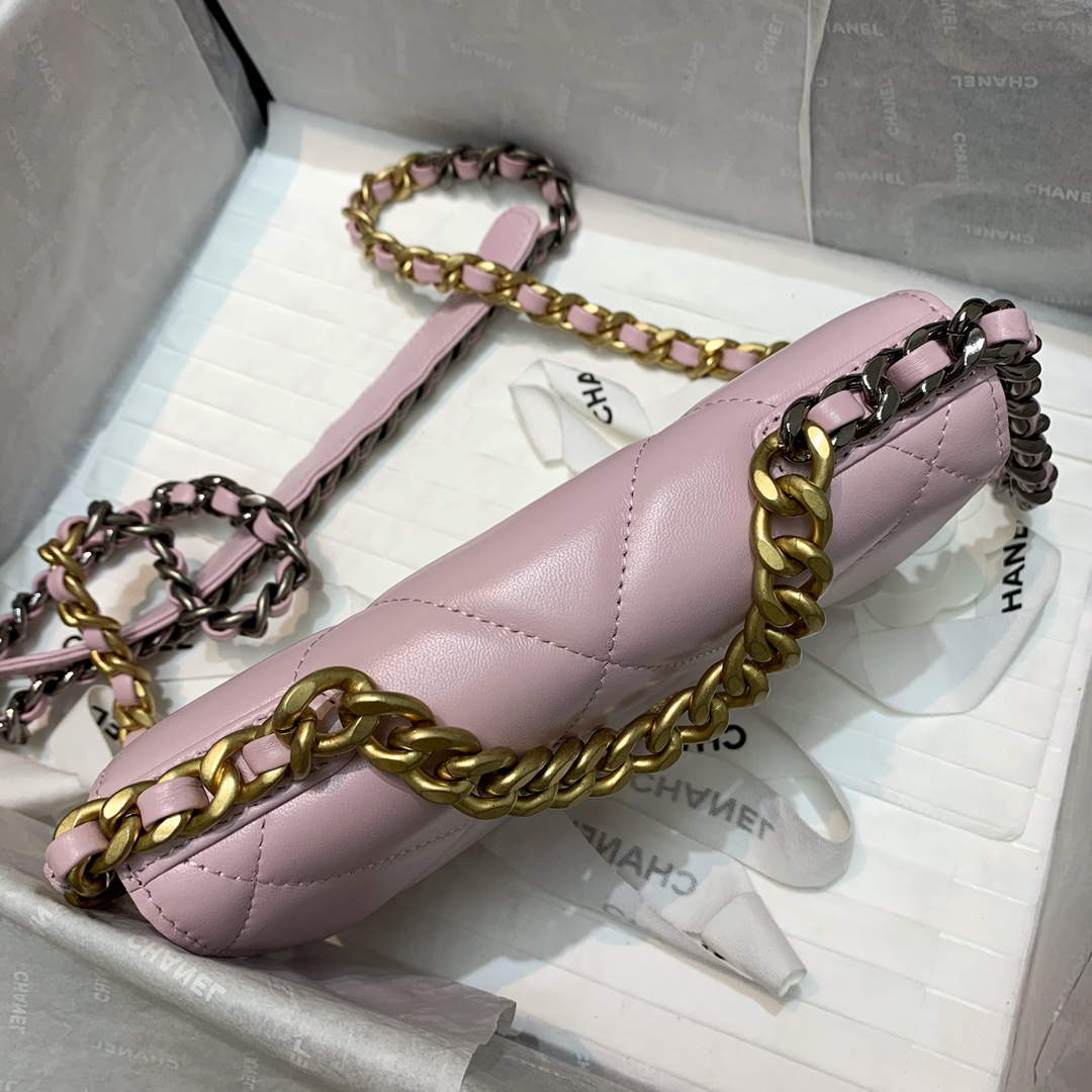 Chanel A86092 WOC 19 Chain Wallet Bag Lambskin Light Pink | chanel a86092 woc chain wallet bag lambskin 060