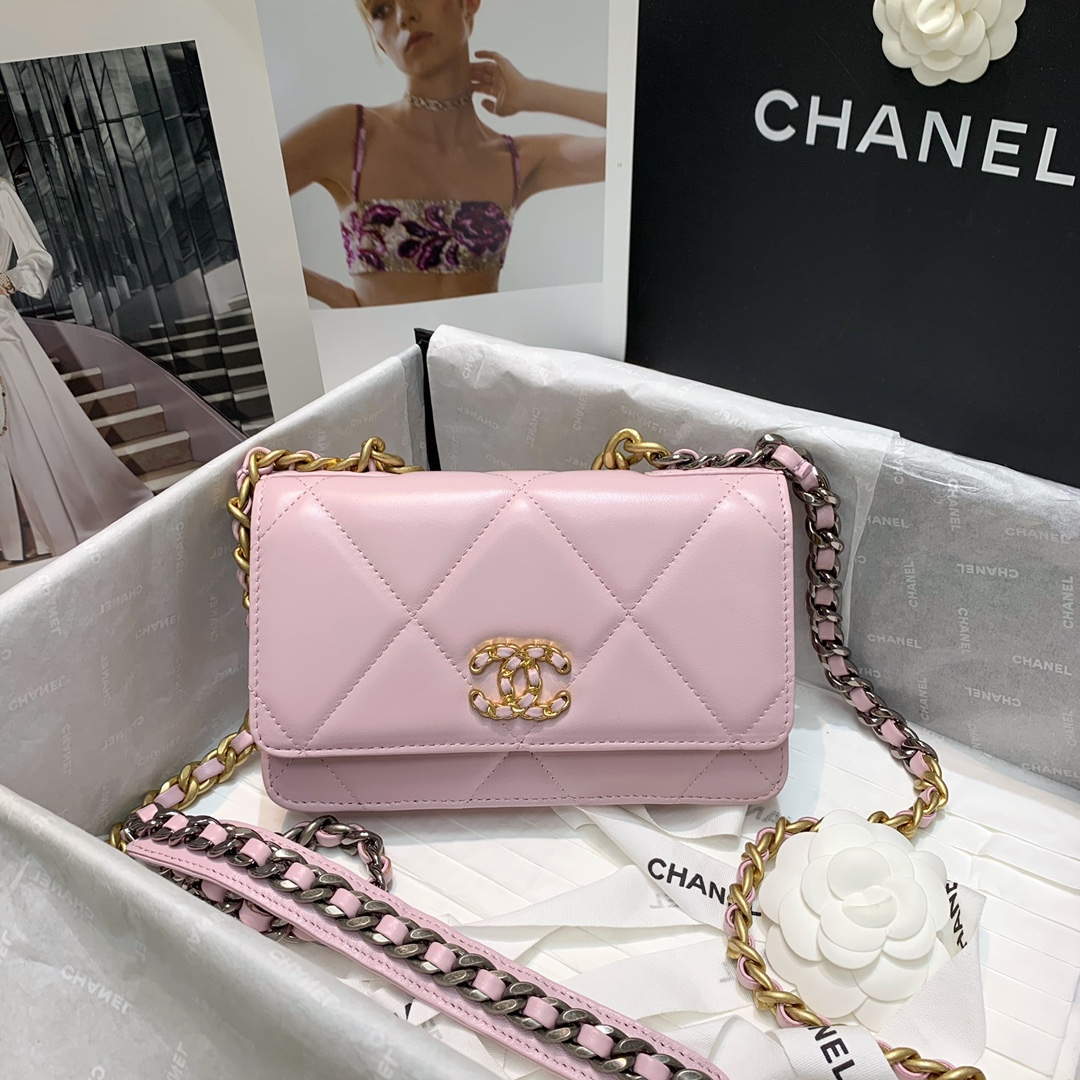 Chanel A86092 WOC 19 Chain Wallet Bag Lambskin Light Pink | chanel a86092 woc chain wallet bag lambskin 061