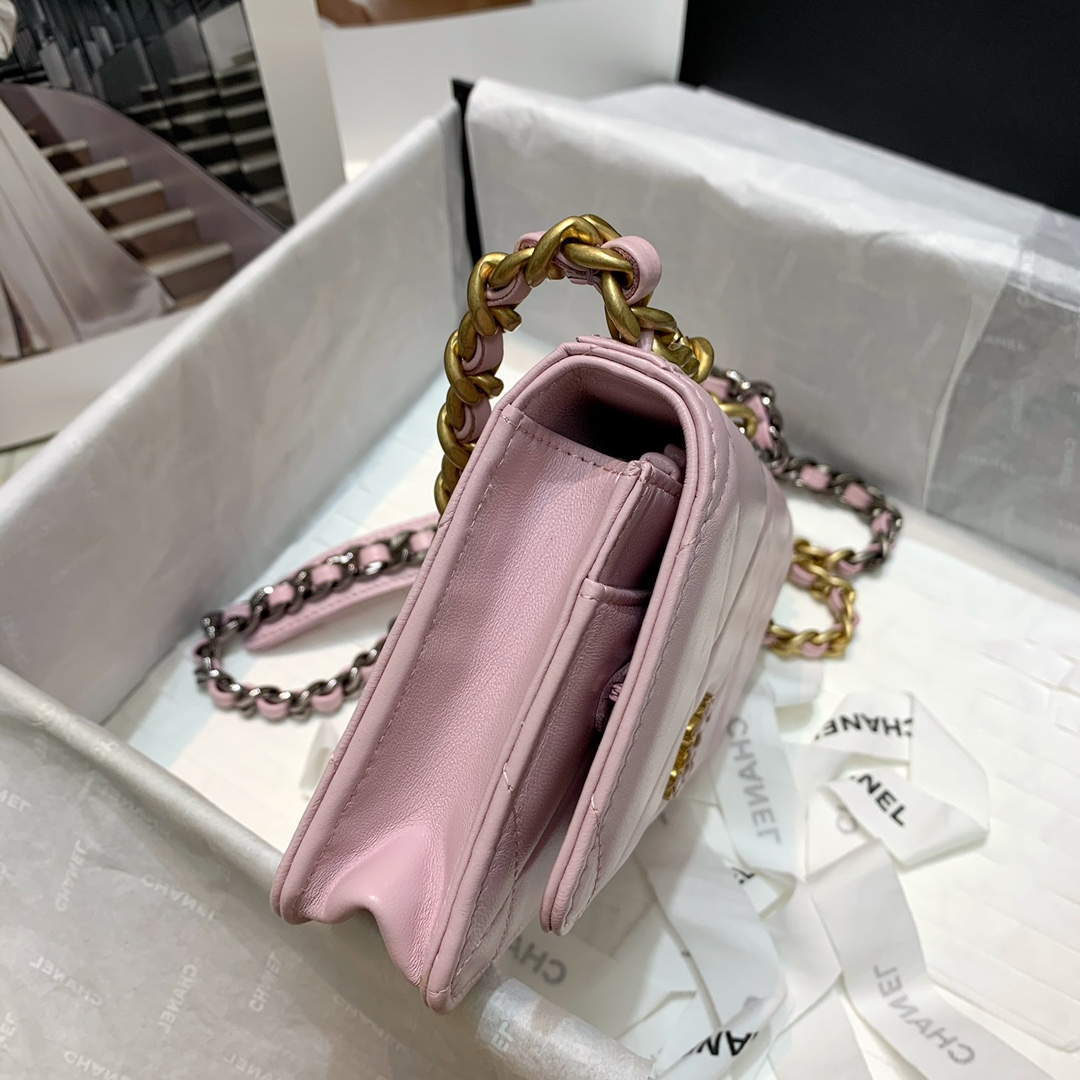 Chanel A86092 WOC 19 Chain Wallet Bag Lambskin Light Pink | chanel a86092 woc chain wallet bag lambskin 063
