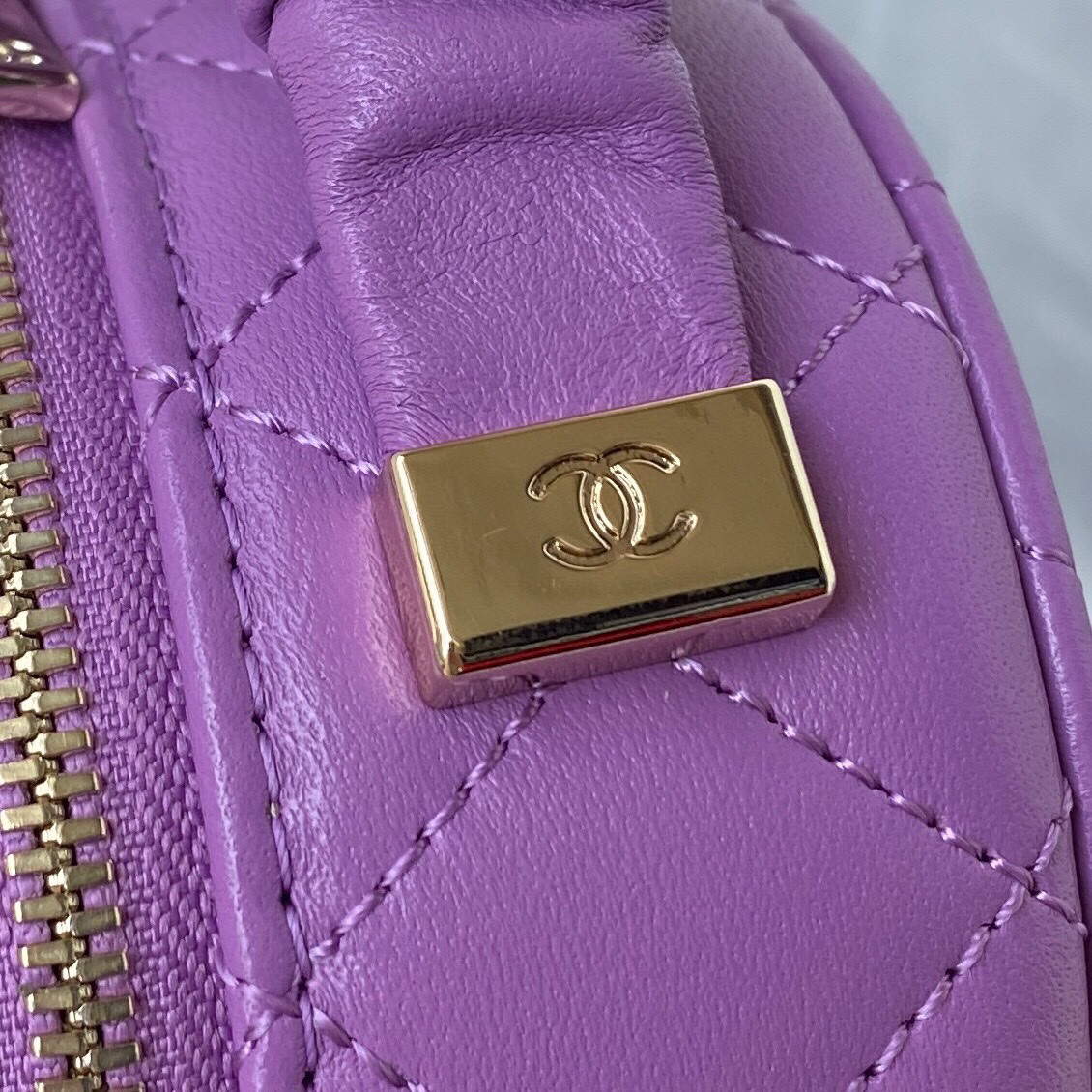 Chanel Vanity Case Shiny Lambskin Gold AP2731 Purple | chanel vanity case shiny lambskin gold ap2731 purple 005