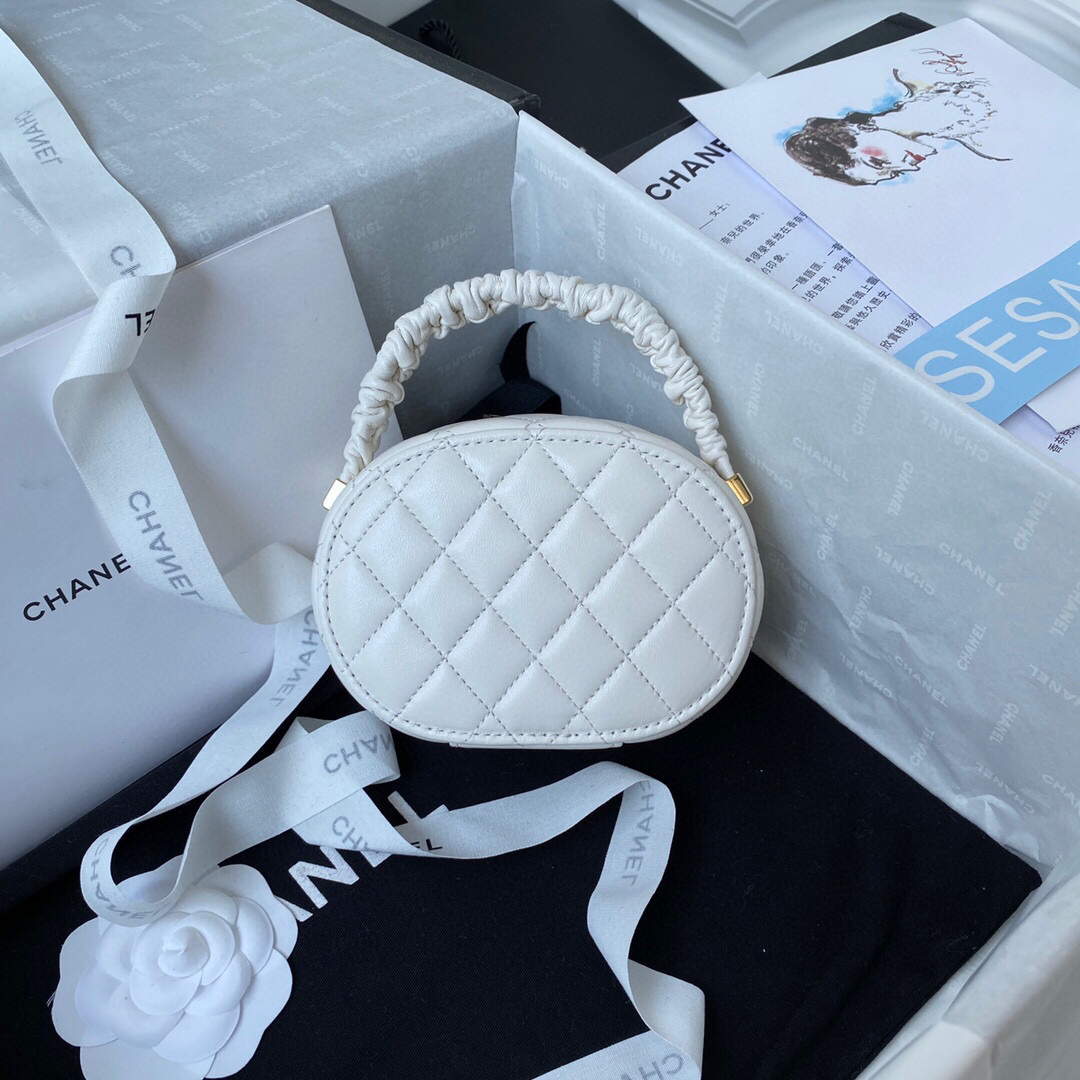 Chanel Vanity Case Shiny Lambskin Gold AP2731 White | chanel vanity case shiny lambskin gold ap2731 white 002