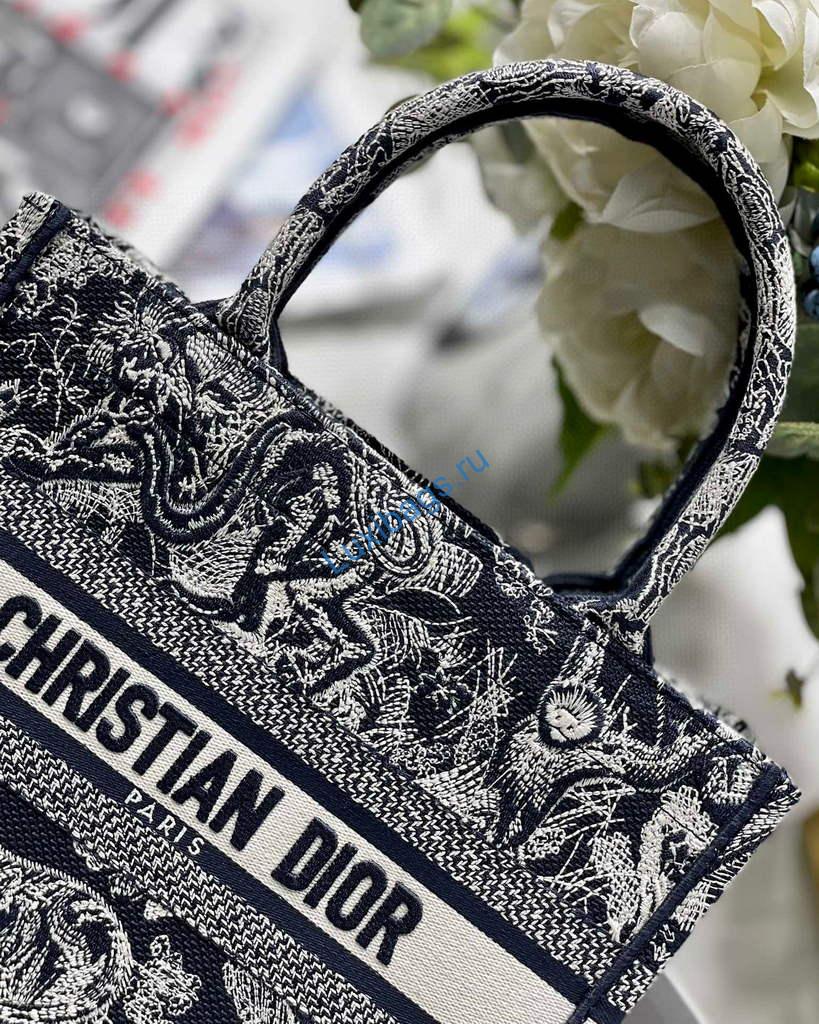 Dior Book Tote M1265 Small Toile De Jouy Embroidery Blue | dior book tote m1265 small dior toile de jouy reverse embroidery 44