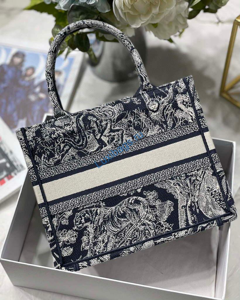 Dior Book Tote M1265 Small Toile De Jouy Embroidery Blue | dior book tote m1265 small dior toile de jouy reverse embroidery 46