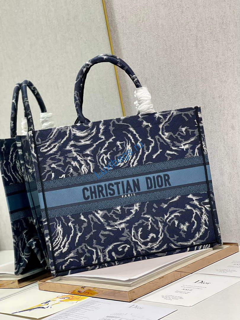 Dior M1286 Large Book Tote Blue Dior Roses embroidery | dior m1286 large dior book tote blue dior roses embroidery 02
