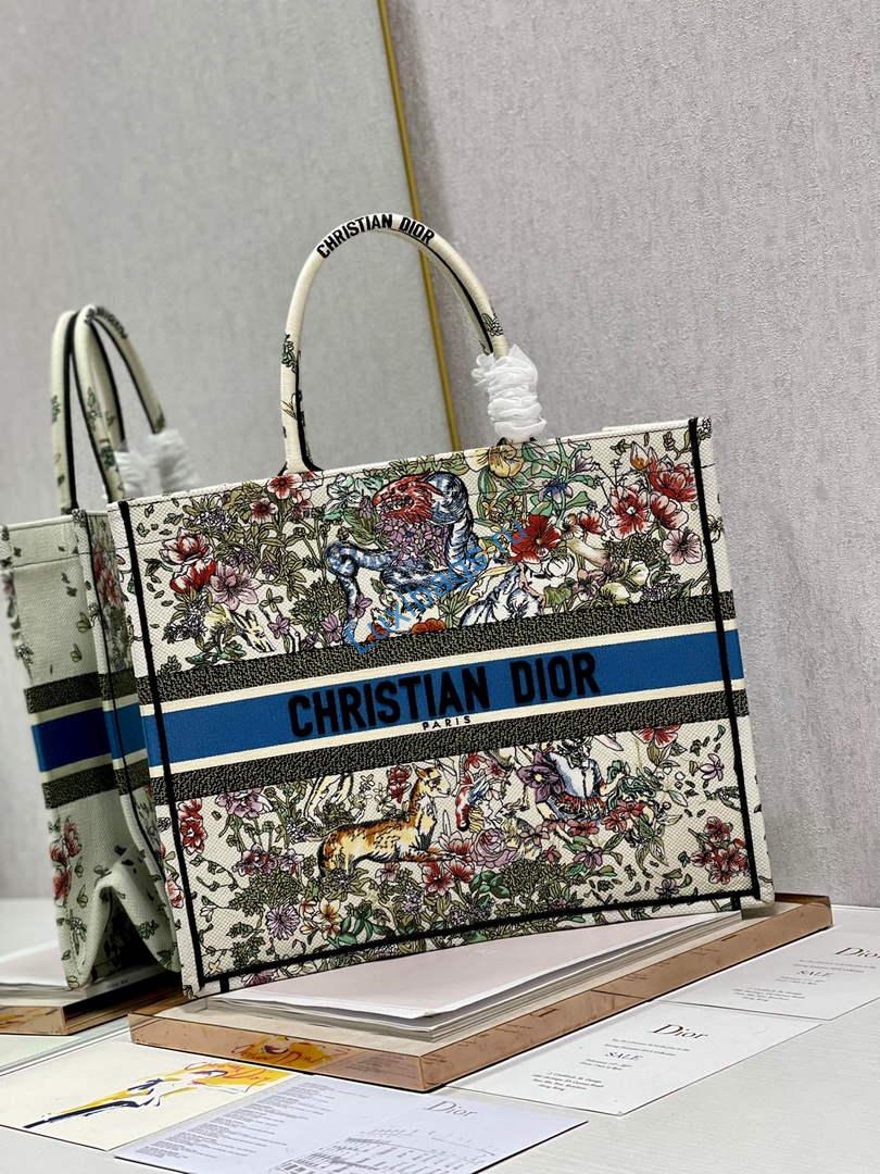 Dior M1286 Large Book Tote Latte D-Constellation Embroidery | dior m1286 large dior book tote latte d constellation embroidery 02