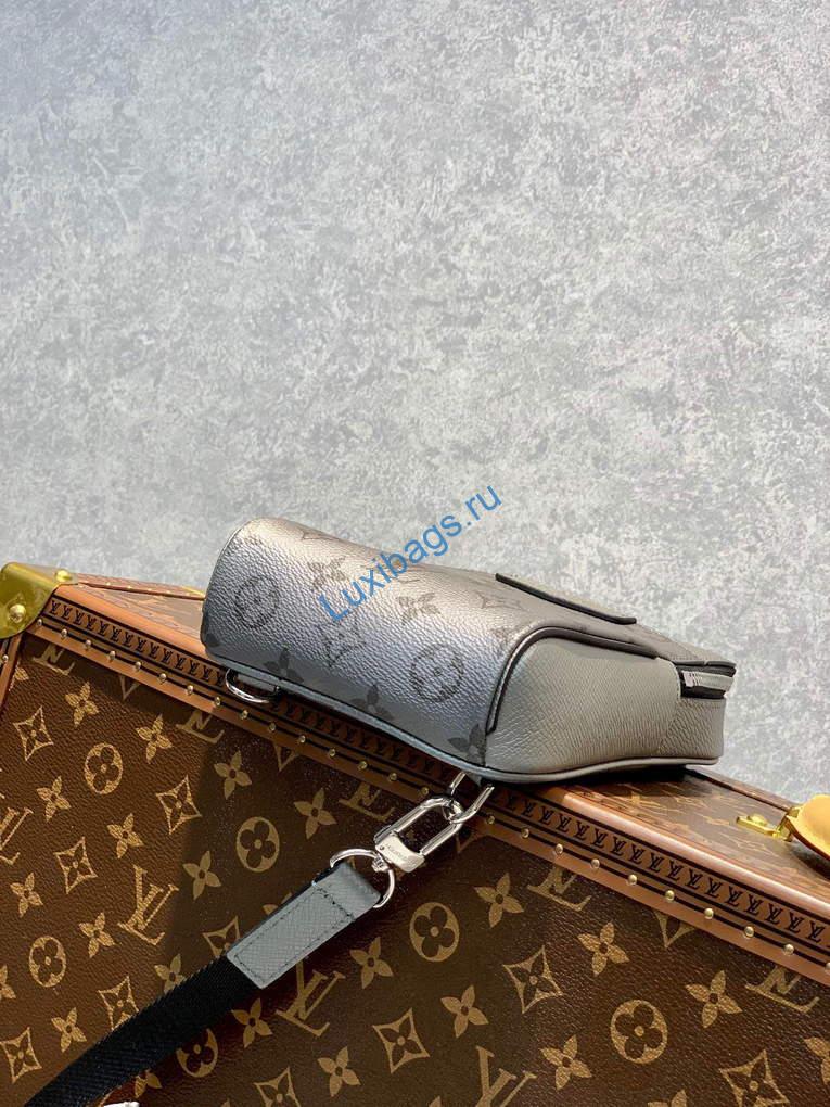 LV M30833 Louis Vuitton Outdoor Slingbag Gunmetal gray | lv m30833 louis vuitton outdoor slingbag 004