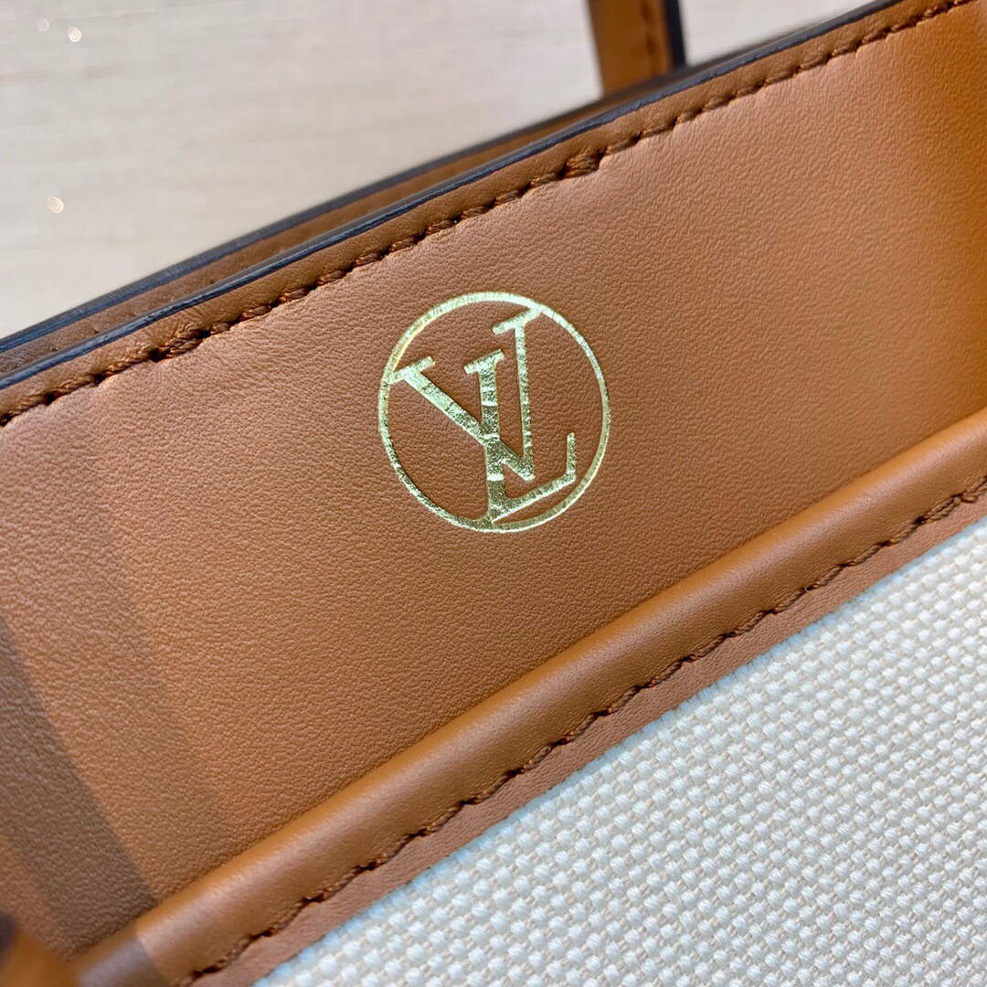 LV M59905 Louis Vuitton On My Side PM Tote Bag | lv m59905 louis vuitton on my side pm tote bag 007