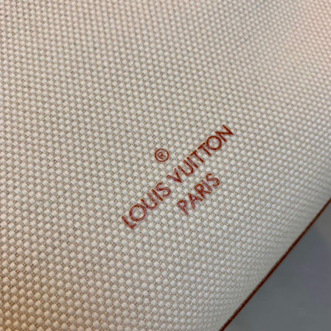 LV M59905 Louis Vuitton On My Side PM Tote Bag | lv m59905 louis vuitton on my side pm tote bag 008