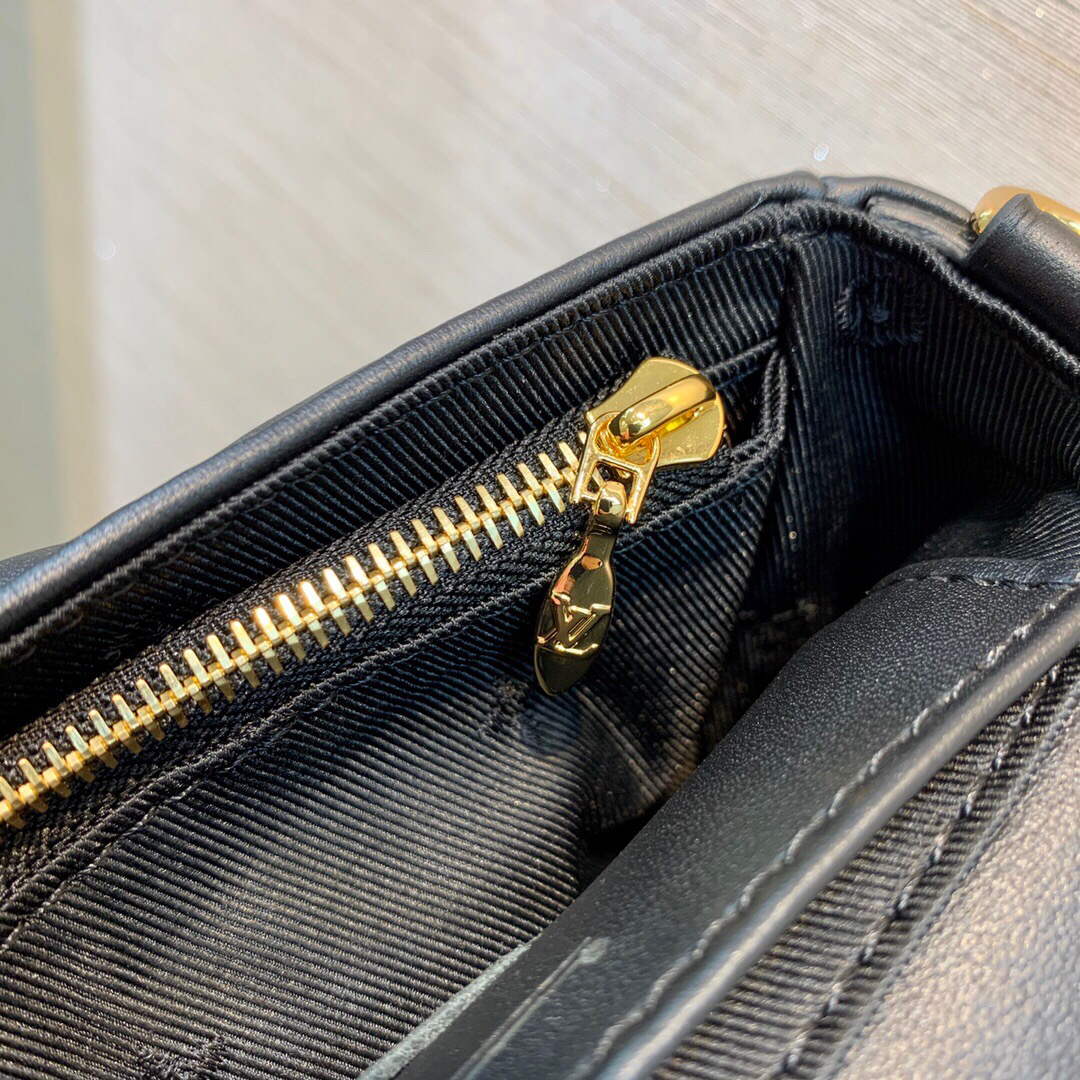 LV M81398 Louis Vuitton Wallet On Strap Bubblegram Black | lv m81398 louis vuitton wallet on strap bubblegram black 010