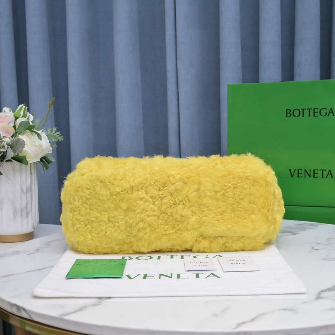 Bottega Veneta BV 652867 Arco Tote Intreccio shearling Yellow | bottega veneta bv 652867 arco tote intreccio shearling yellow 002
