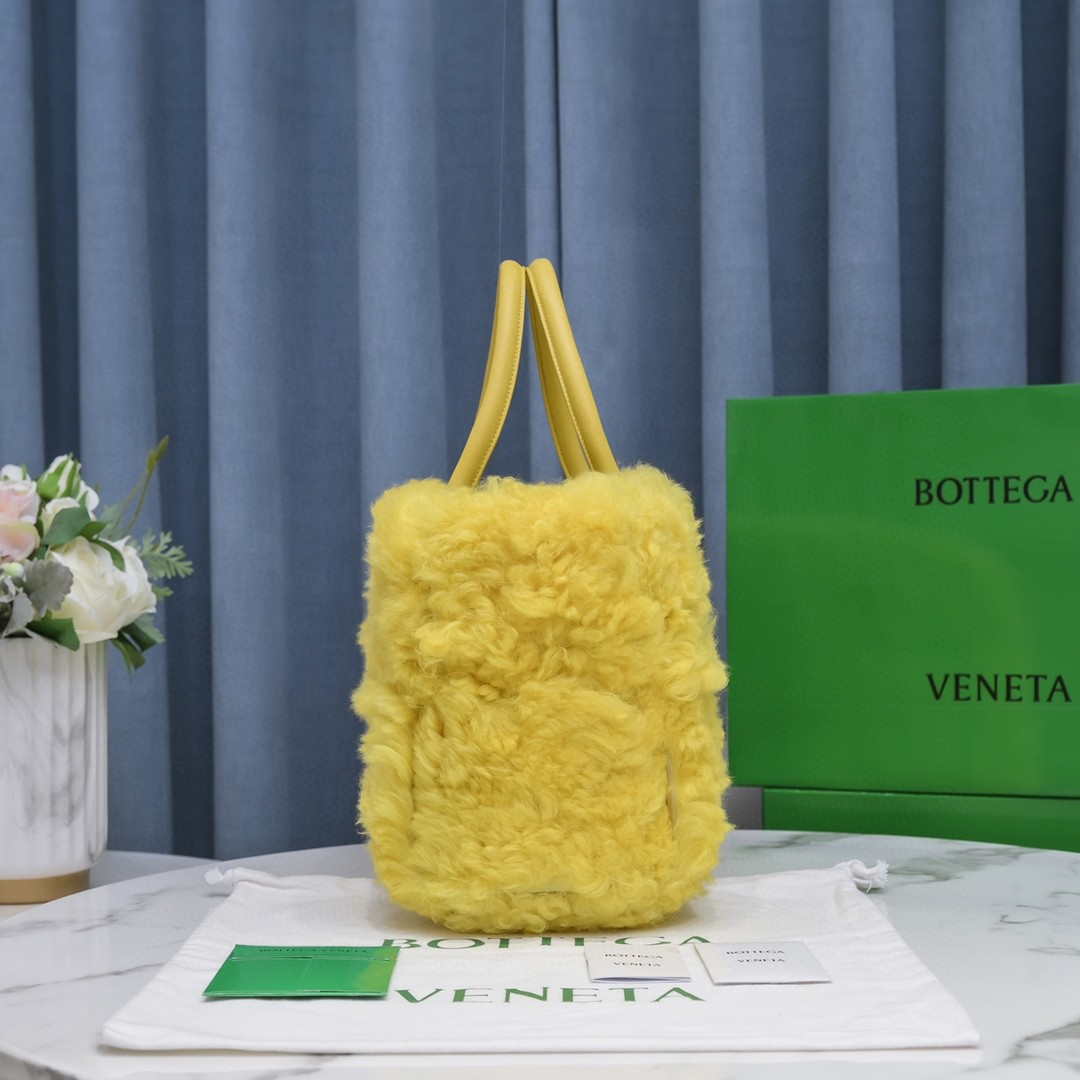 Bottega Veneta BV 652867 Arco Tote Intreccio shearling Yellow | bottega veneta bv 652867 arco tote intreccio shearling yellow 003
