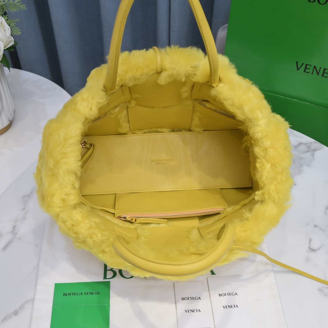 Bottega Veneta BV 652867 Arco Tote Intreccio shearling Yellow | bottega veneta bv 652867 arco tote intreccio shearling yellow 006