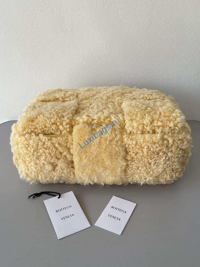 Bottega Veneta BV 652867 Arco Tote Intreccio shearling Light Yellow | bottega veneta bv 652867 arco tote intreccio shearling yellow 014