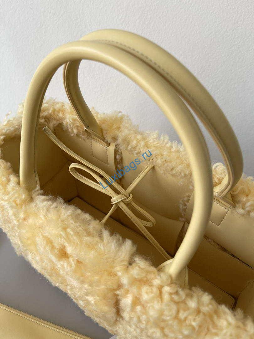 Bottega Veneta BV 652867 Arco Tote Intreccio shearling Light Yellow | bottega veneta bv 652867 arco tote intreccio shearling yellow 016