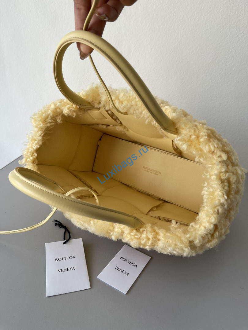 Bottega Veneta BV 652867 Arco Tote Intreccio shearling Light Yellow | bottega veneta bv 652867 arco tote intreccio shearling yellow 019