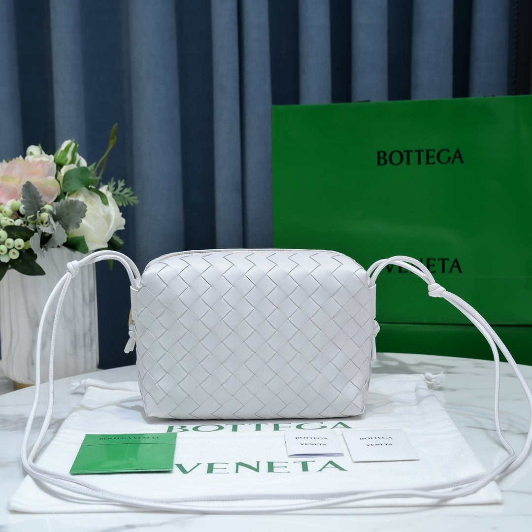 Bottega Veneta BV 680254 Mini Loop intrecciato leather cross-body bag White | bottega veneta bv 680254 mini intrecciato leather cross body bag white 002