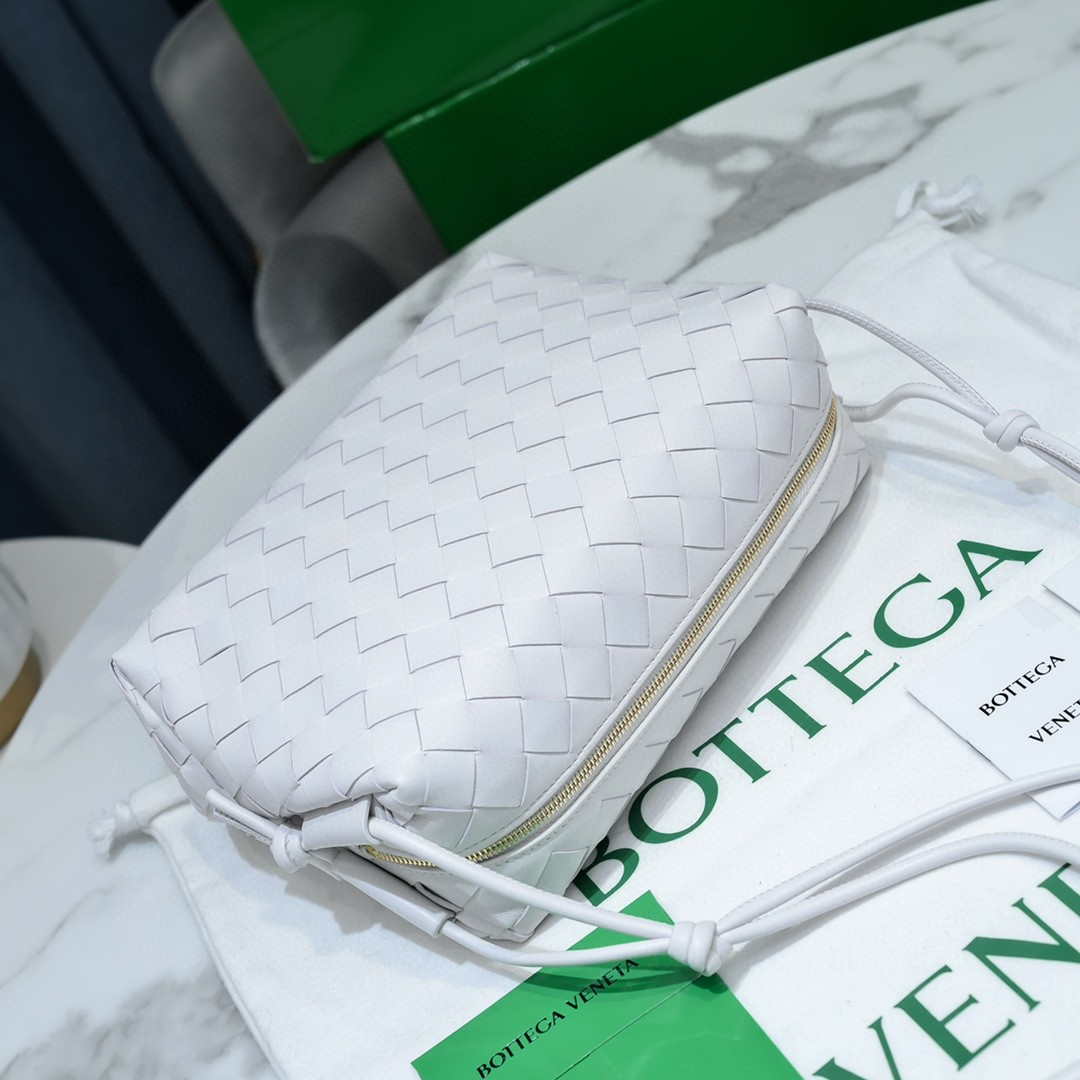 Bottega Veneta BV 680254 Mini Loop intrecciato leather cross-body bag White | bottega veneta bv 680254 mini intrecciato leather cross body bag white 004