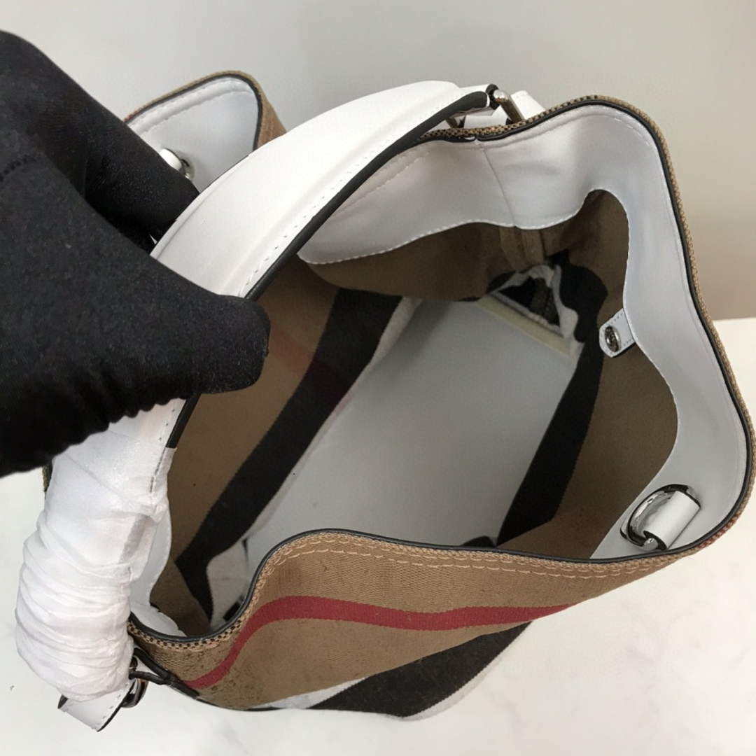Burberry 39457261 Ashby White Canvas Hobo Bag | burberry 39457261 ashby white canvas hobo bag white 009