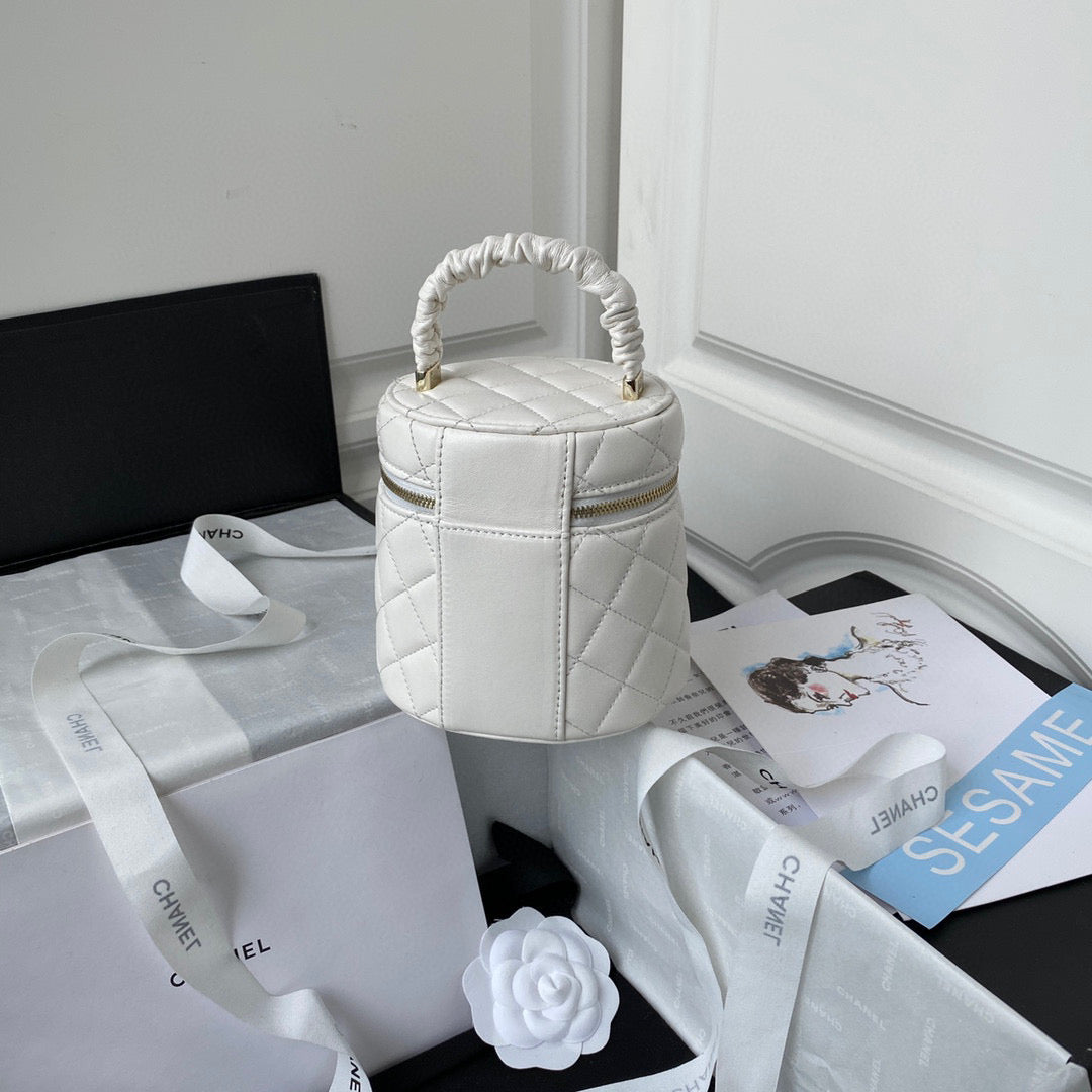 Chanel Vanity Case Lambskin AP2730 White | chanel ap2730 vanity case lambskin 11