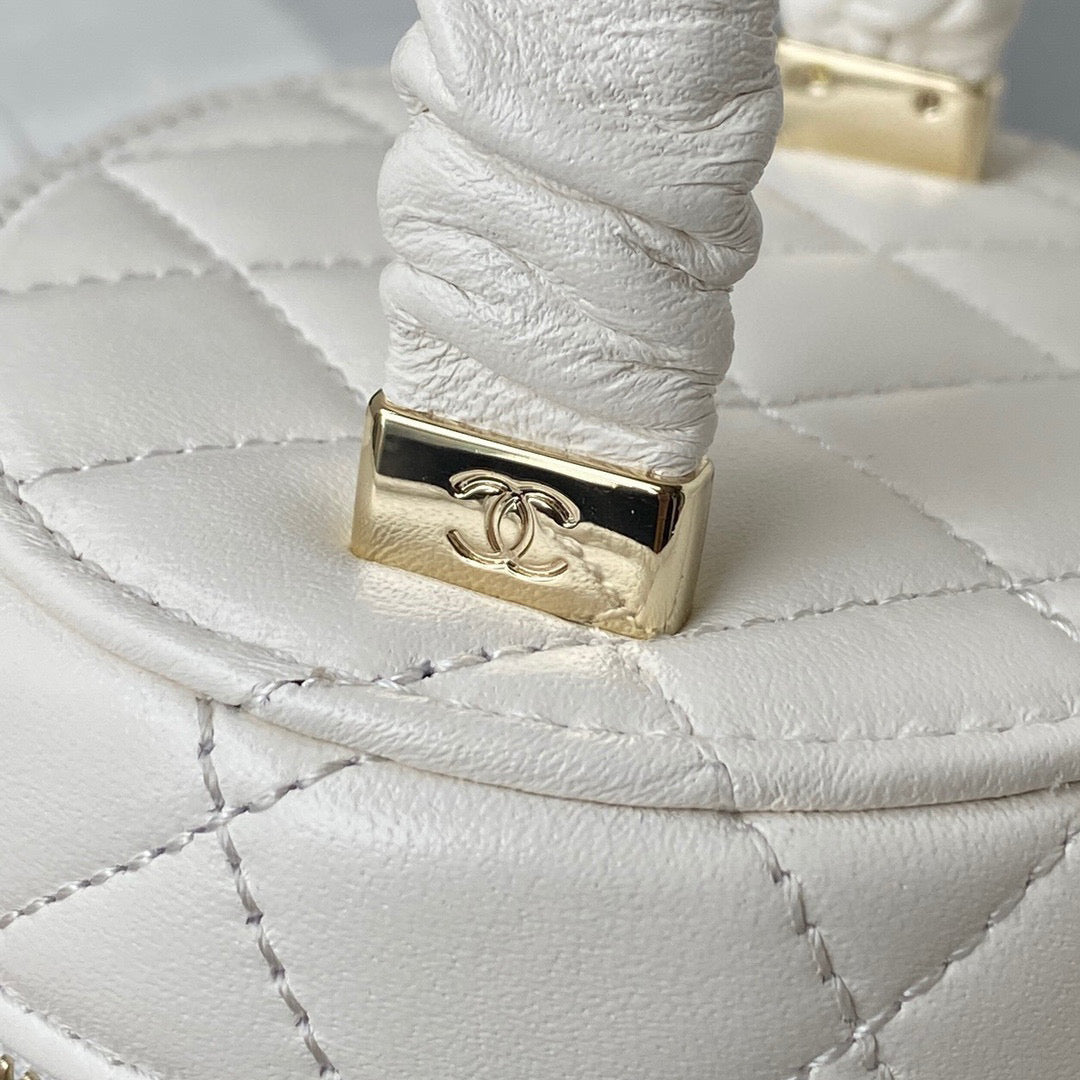 Chanel Vanity Case Lambskin AP2730 White | chanel ap2730 vanity case lambskin 18