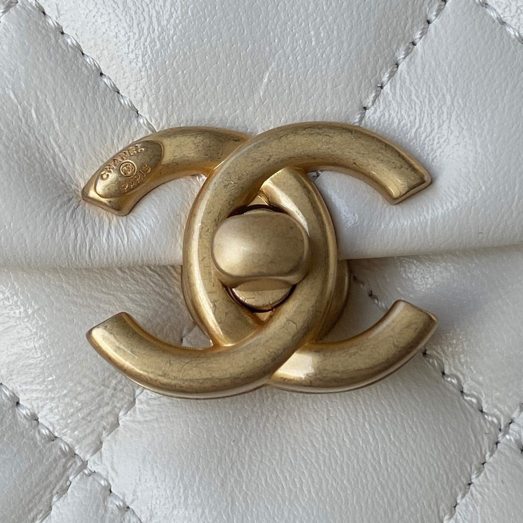 Chanel Mini Flap Bag Lambskin Gold-Tone Metal AS3205 White | chanel as3205 mini flap bag lambskin gold tone metal white 03