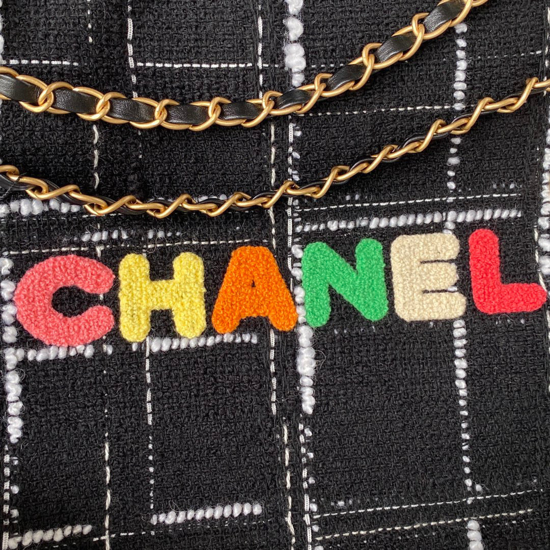 Chanel 22 Handbag Gold-Tone Metal AS3260 Black | chanel as3260 22 handbag gold tone metal black 04