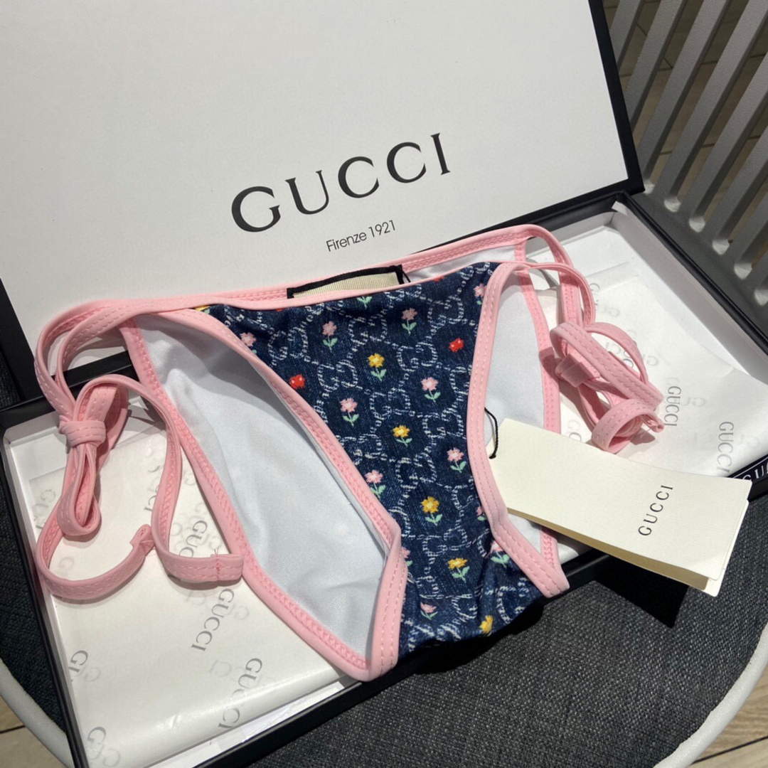 Gucci Women's swimsuit with Gucci Bikini 688996 | gucci womens swimsuit with gucci bikini 032