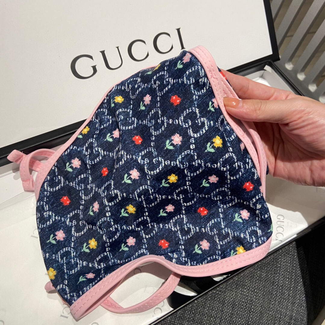 Gucci Women's swimsuit with Gucci Bikini 688996 | gucci womens swimsuit with gucci bikini 035