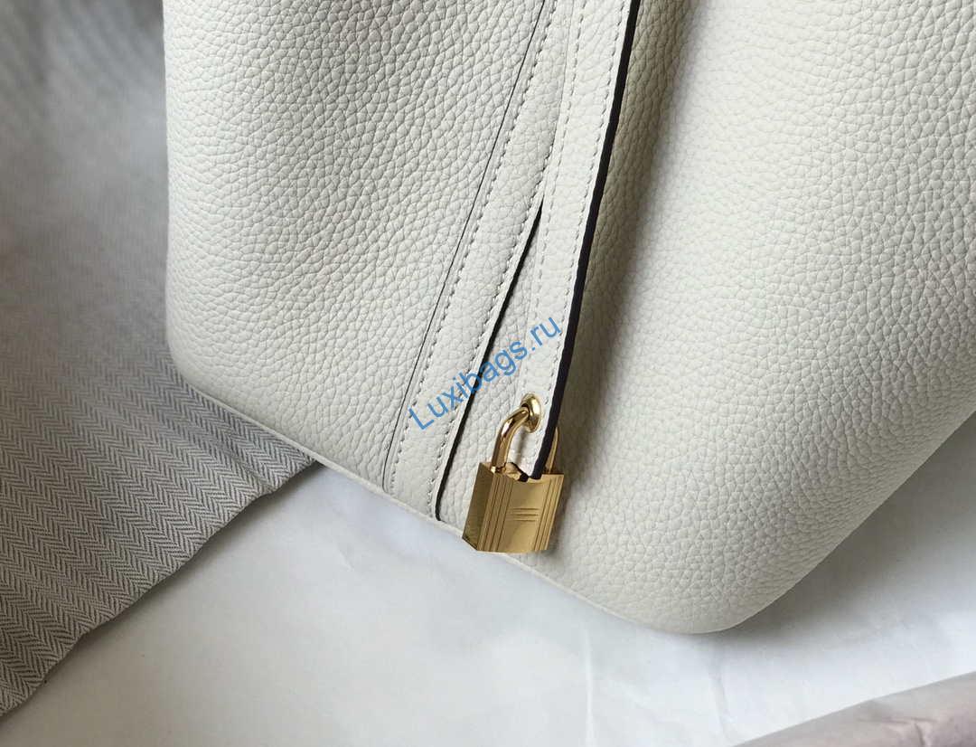 hermes h056289 picotin lock 18 22 bag h330012 gold 3 Hermes H056289 Picotin Lock 18 22 Bag H330012 Gold | hermes h056289 picotin lock 18 22 bag h330103