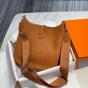 Hermes H083435 Evelyne III 29 Shoulder Bag Silver Hardware Tan