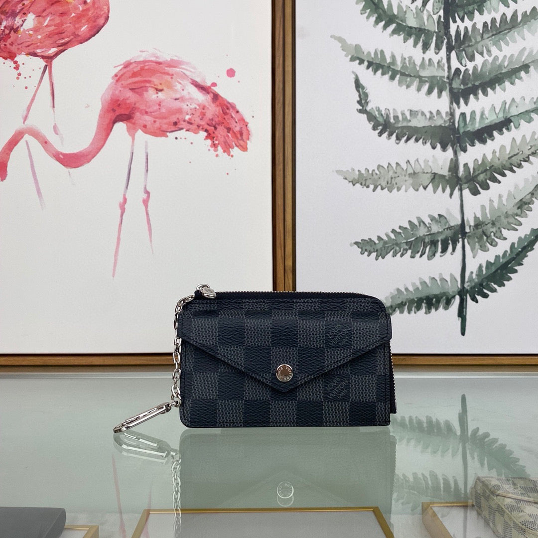 Louis Vuitton LV M69431 Card Holder Recto Verso Black | louis vuitton lv m69431 card holder recto verso black 02