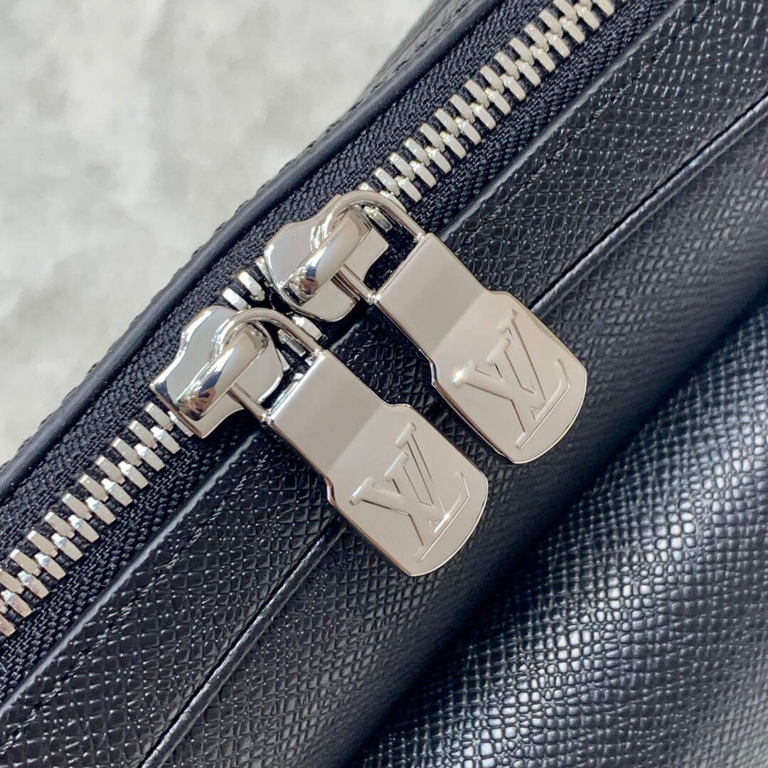 LV M33435 Louis Vuitton Outdoor Messenger PM Bag Black | lv m33435 louis vuitton outdoor messenger pm bag black 009