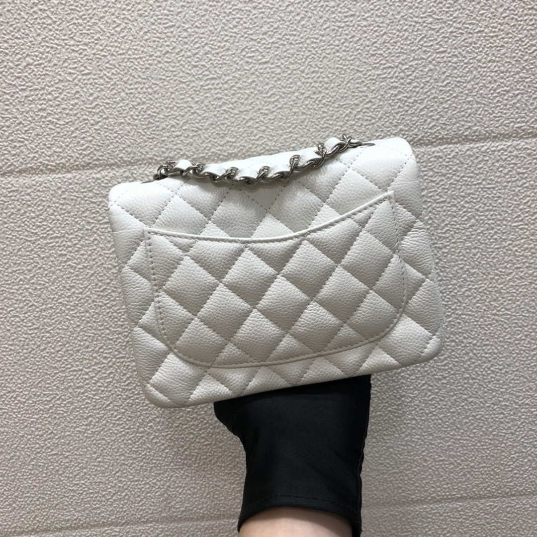Chanel A35200 Mini Flap Bag 17cm Grained Calfskin Whiet Silver | chanel a35200 mini flap bag 17cm grained calfskin white 011