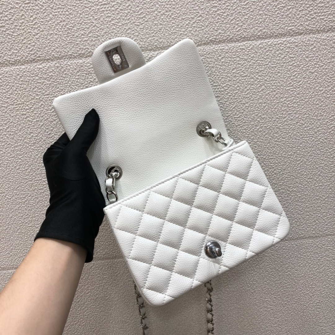 Chanel A35200 Mini Flap Bag 17cm Grained Calfskin Whiet Silver | chanel a35200 mini flap bag 17cm grained calfskin white 016