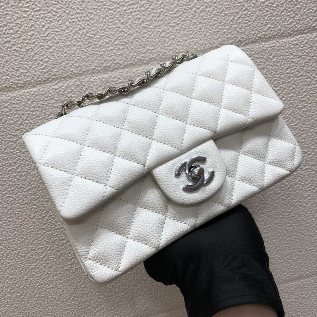 Chanel A69900 Mini Flap Bag Grained Calfskin White Silver | chanel a69900 mini flap bag grained calfskin white 012