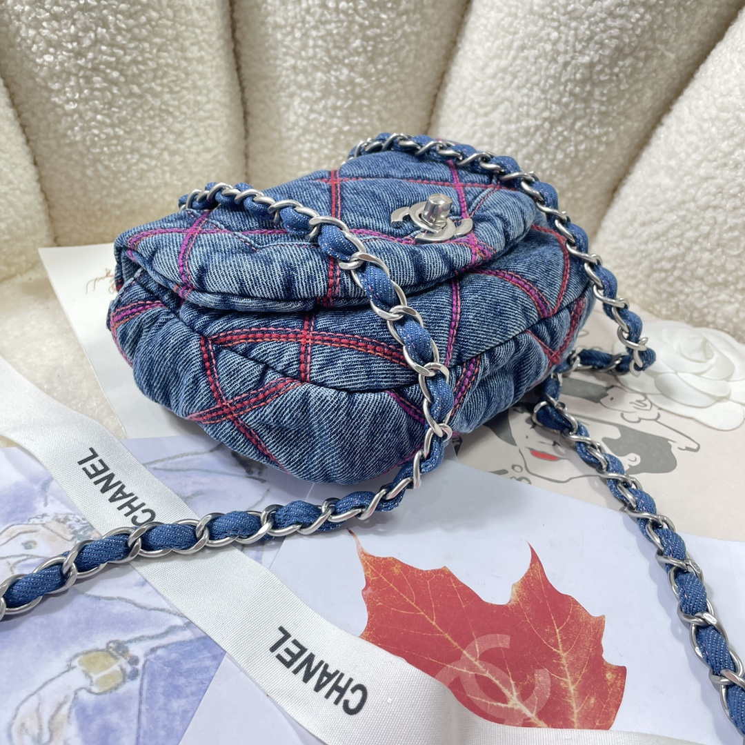 Chanel AS3187 22A Beach Denim mini saddle bag Denim blue | chanel as3187 22a beach denim mini saddle bag denim blue 002