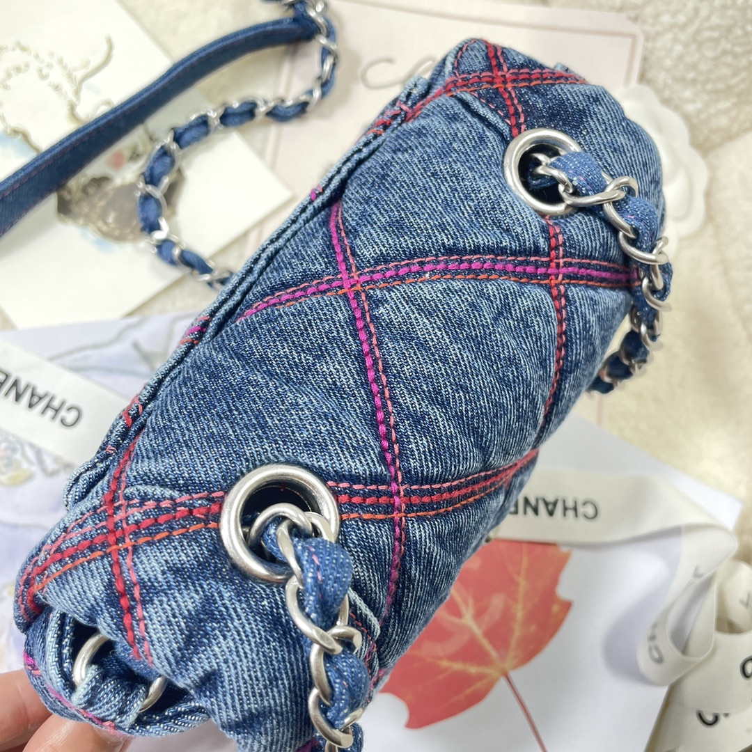 Chanel AS3187 22A Beach Denim mini saddle bag Denim blue | chanel as3187 22a beach denim mini saddle bag denim blue 004