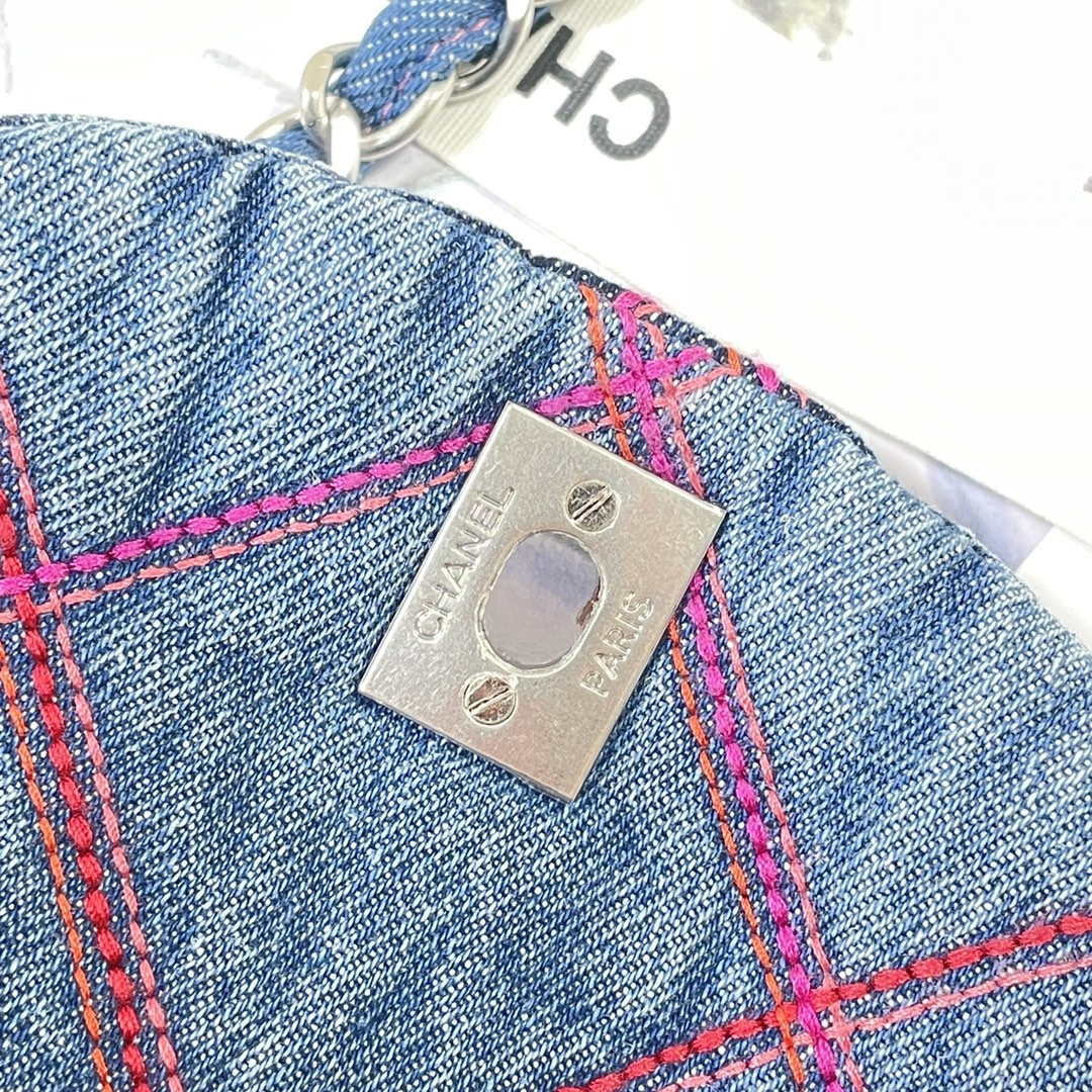 Chanel AS3187 22A Beach Denim mini saddle bag Denim blue | chanel as3187 22a beach denim mini saddle bag denim blue 008