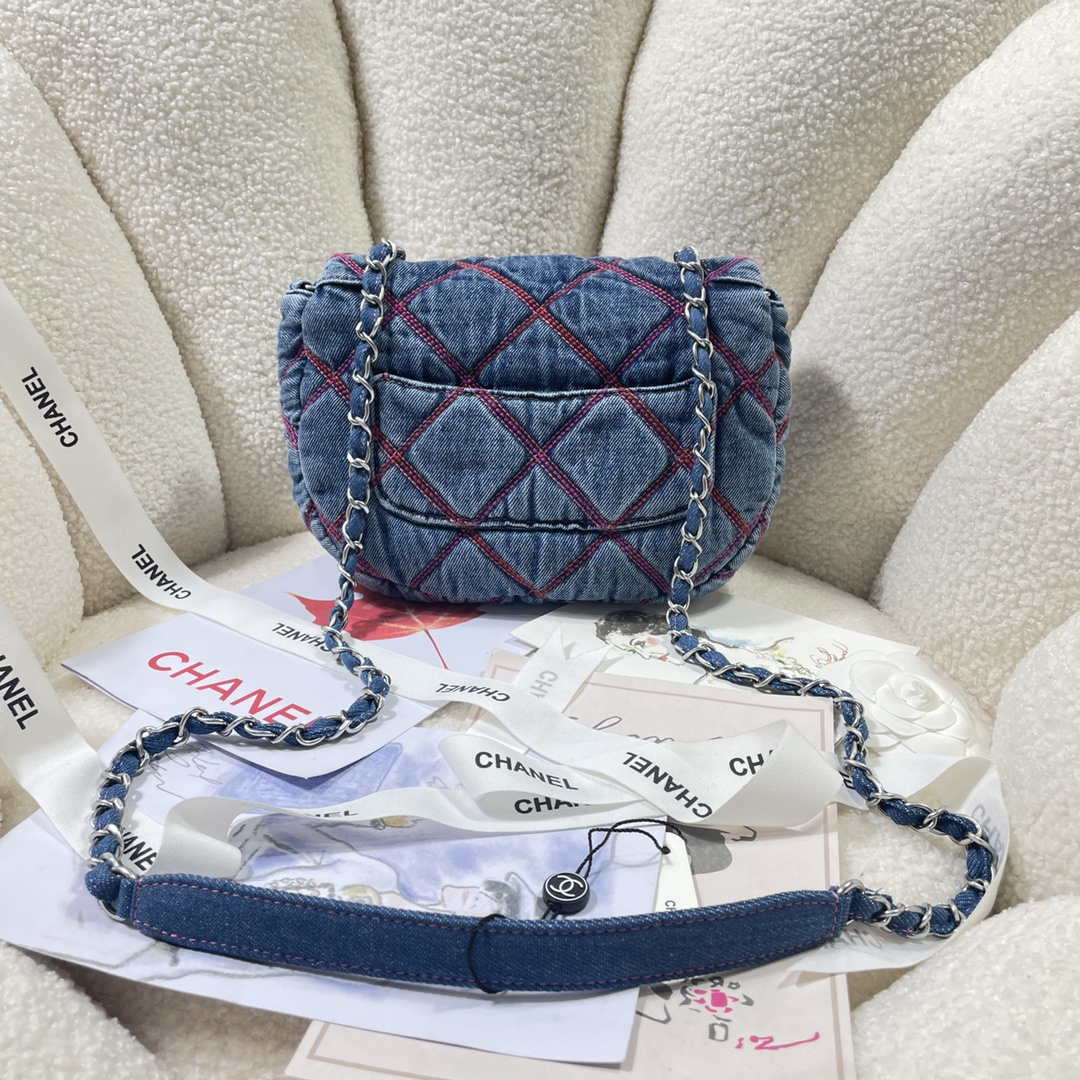 Chanel AS3188 22A Beach Denim saddle bag Denim blue | chanel as3188 22a beach denim saddle bag denim blue 002