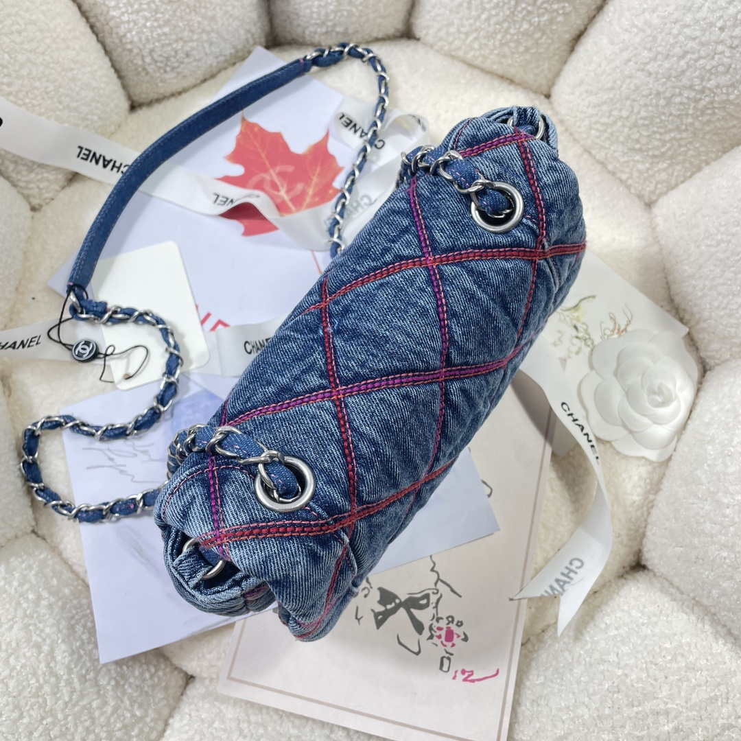 Chanel AS3188 22A Beach Denim saddle bag Denim blue | chanel as3188 22a beach denim saddle bag denim blue 004
