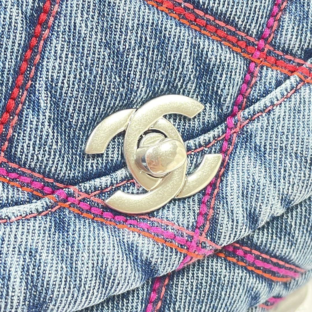 Chanel AS3188 22A Beach Denim saddle bag Denim blue | chanel as3188 22a beach denim saddle bag denim blue 006