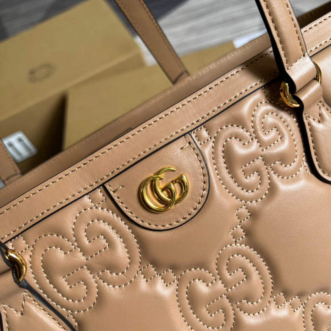 Gucci 631685 GG matelassé leather medium tote Bag Beige | gucci 631685 gg matelasse leather medium tote bag 036