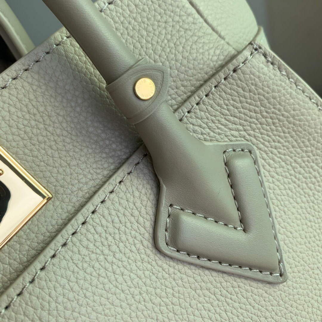 LV M57729 Louis Vuitton On My Side PM Tote Bag Beige | lv m57729 louis vuitton on my side pm tote bag beige 007