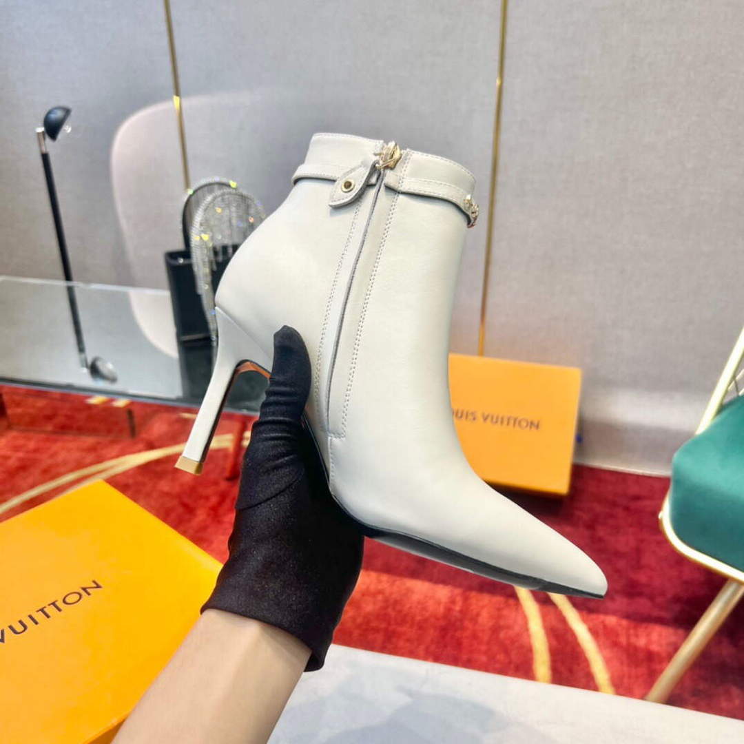 LV 1A9P35 Louis Vuitton Women's Signature Ankle Boot L66528 | lv 1a9p35 louis vuitton womens signature ankle boot 025