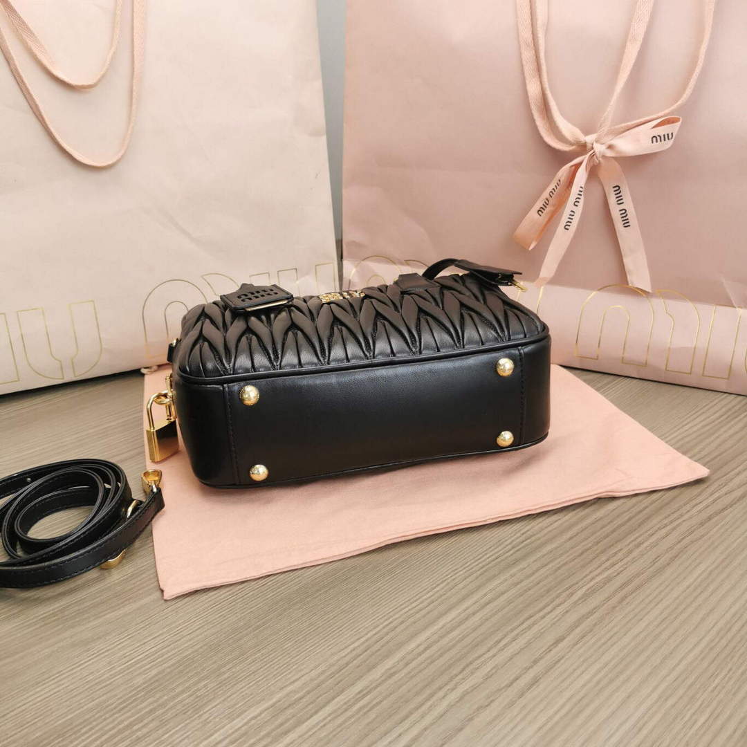 MiuMiu 5BB124 Matelassé Nappa Leather Top-handle Bag Black | miumiu 5bb124 matelasse nappa leather top handle bag 015